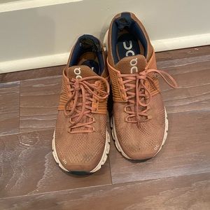 Women’s oncloud shoe 8.5